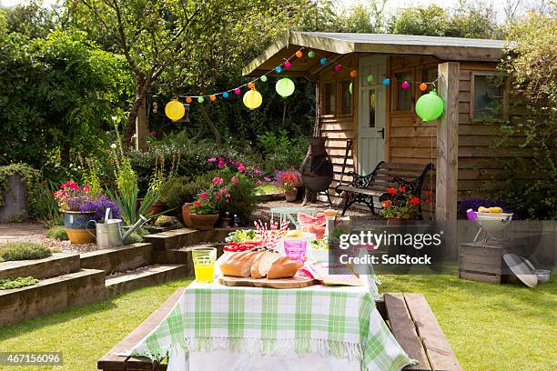 ready for summer - picnic table stockfoto's en -beelden