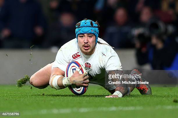 Jack Nowell of England dives over to score England's fifth try during the RBS Six Nations match between England and France at Twickenham Stadium on...