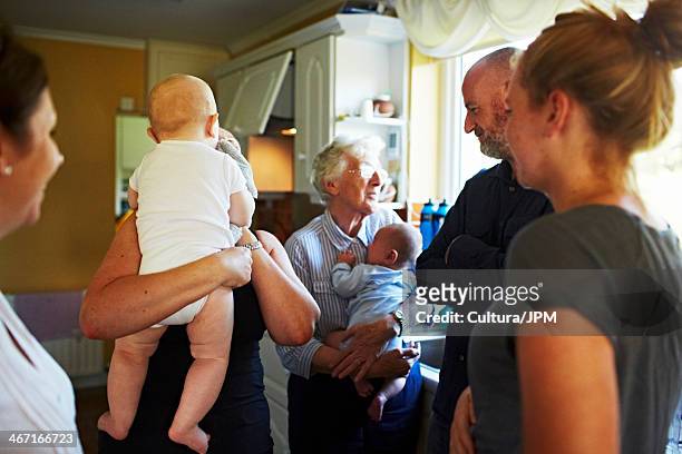 family gathered in kitchen at home - county waterford ireland stockfoto's en -beelden