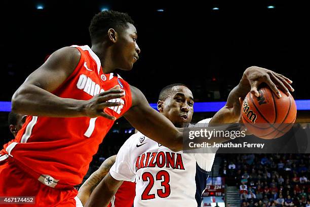 Rondae Hollis-Jefferson of the Arizona Wildcats knocks the ball away from Jae'Sean Tate of the Ohio State Buckeyes in the first half during the third...