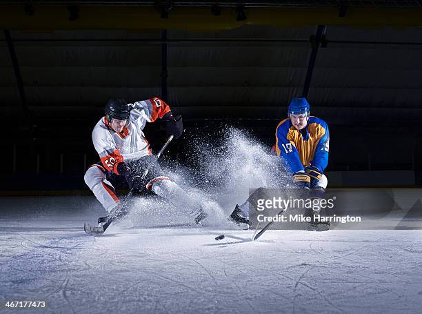 ice hockey challenge between two male players - ice hockey stockfoto's en -beelden