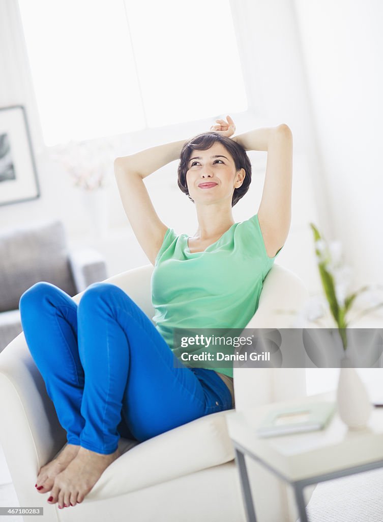 USA, New Jersey, Jersey City, Portrait of young woman relaxing at home