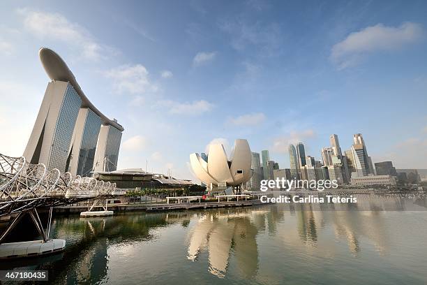 singapore marina bay skyline - marina bay sands imagens e fotografias de stock