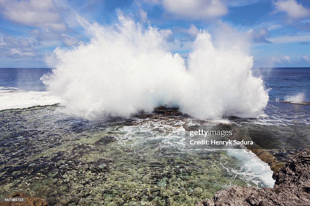 Tonga, Tongatapu, Wave crushing on rock