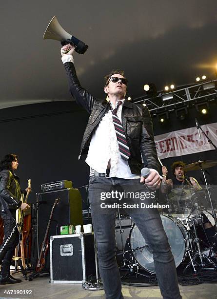 Singer Scott Weiland of Stone Temple Pilots and Velvet Revolver performs onstage during the Rachel Ray Feedback Party at Stubbs BBQ on March 21, 2015...