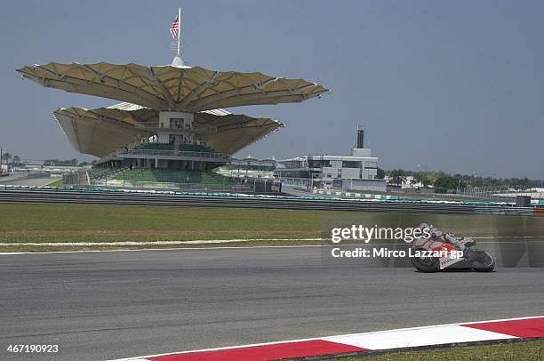 Yonny Hernandez of Colombia and Pramac Racing rounds the bend during the MotoGP Tests in Sepang - Day Three at Sepang Circuit on February 6, 2014 in...