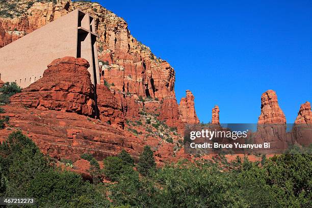 the chapel of the holy cross - chapel of the holy cross sedona stock pictures, royalty-free photos & images