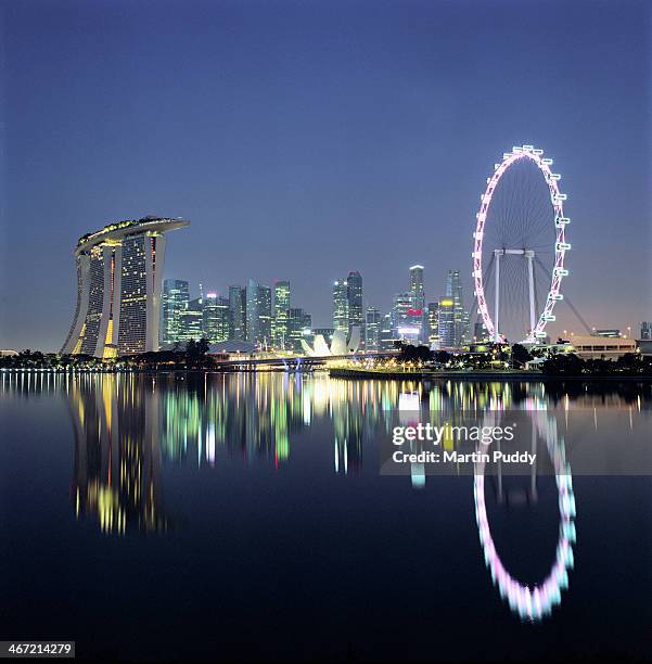 singapore skyline at dusk - singapore night stock pictures, royalty-free photos & images