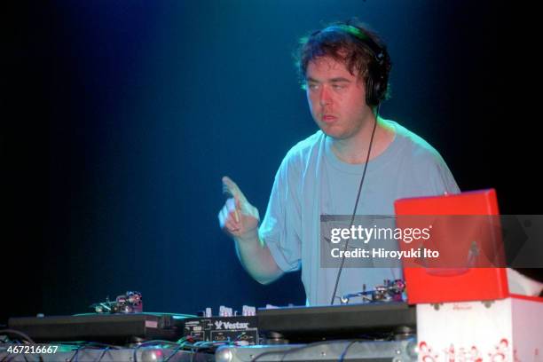 Shadow and Cut Chemist performing at Irving Plaza on Tuesday night, October 23, 2001.This image:Cut Chemist .