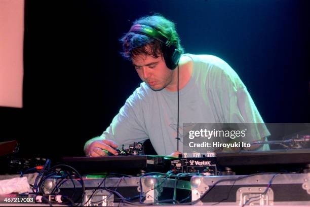 Shadow and Cut Chemist performing at Irving Plaza on Tuesday night, October 23, 2001.This image:Cut Chemist .