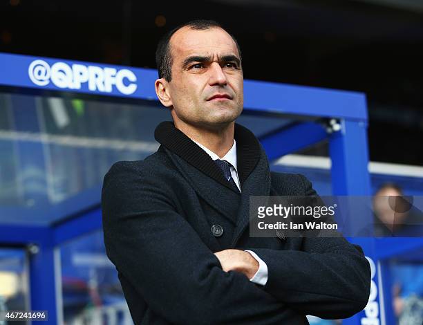 Roberto Martinez, manager of Everton looks on during the Barclays Premier League match between Queens Park Rangers and Everton at Loftus Road on...