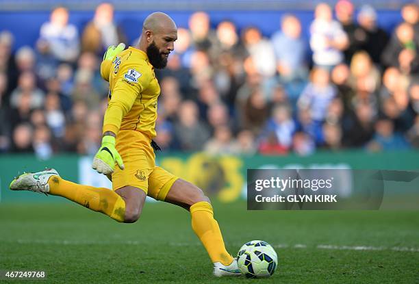 Everton's US goalkeeper Tim Howard plays the ball during the English Premier League football match between Queens Park Rangers and Everton at Loftus...