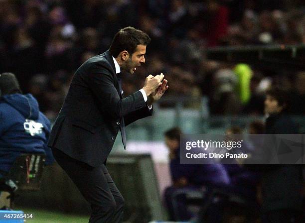 Head coach of Udinese Andrea Stramaccioni gestures during the Serie A match between Udinese Calcio and ACF Fiorentina at Stadio Friuli on March 22,...