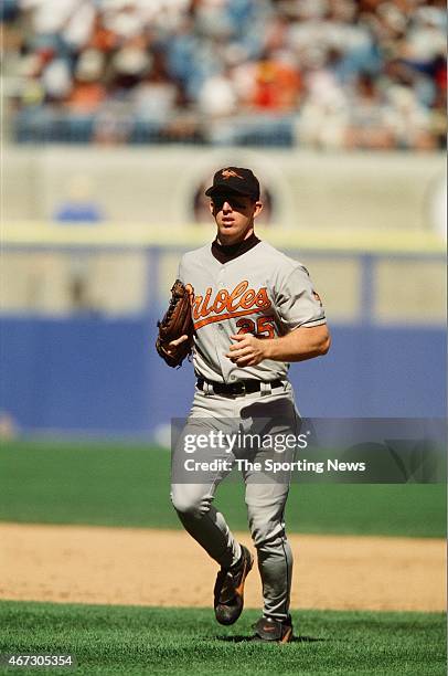 Jay Gibbons of the Baltimore Orioles fields against the Chicago White Sox on July 1, 2001.