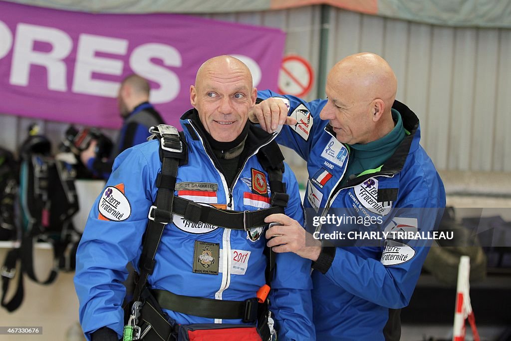 FRANCE-SKYDIVING-POLES