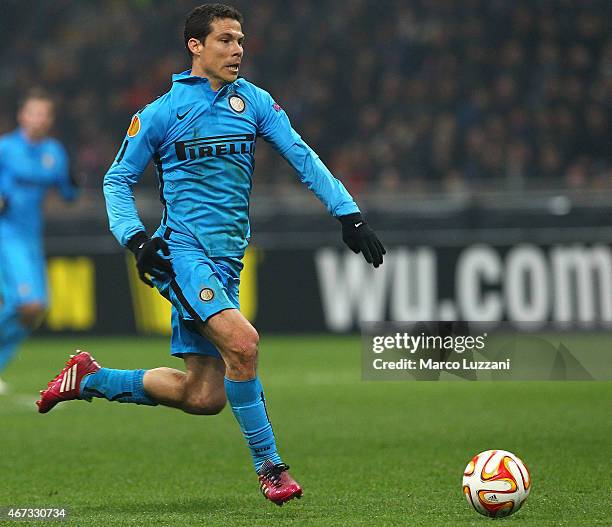 Anderson Hernanes of FC Internazionale Milano in action during the UEFA Europa League Round of 16 match between FC Internazionale Milano and VfL...