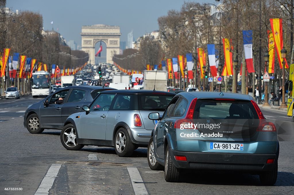 Paris reduces car traffic to fight air pollution emergency
