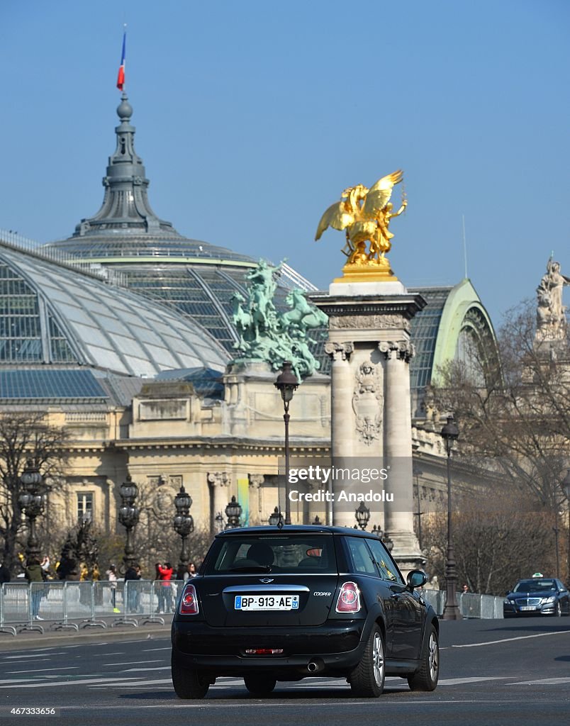 Paris reduces car traffic to fight air pollution emergency