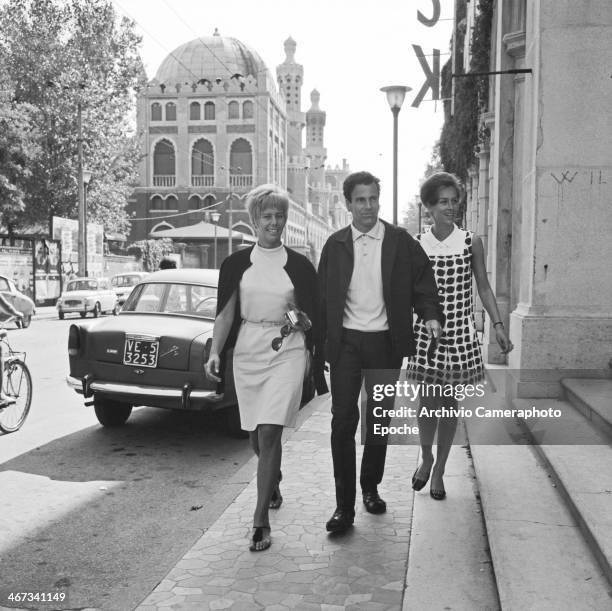 Actor Maximilian Schell with sister Immy and actress Cordula Trantow at the Lido in Venice during the filming of the movie 'The Castle' , 1968.