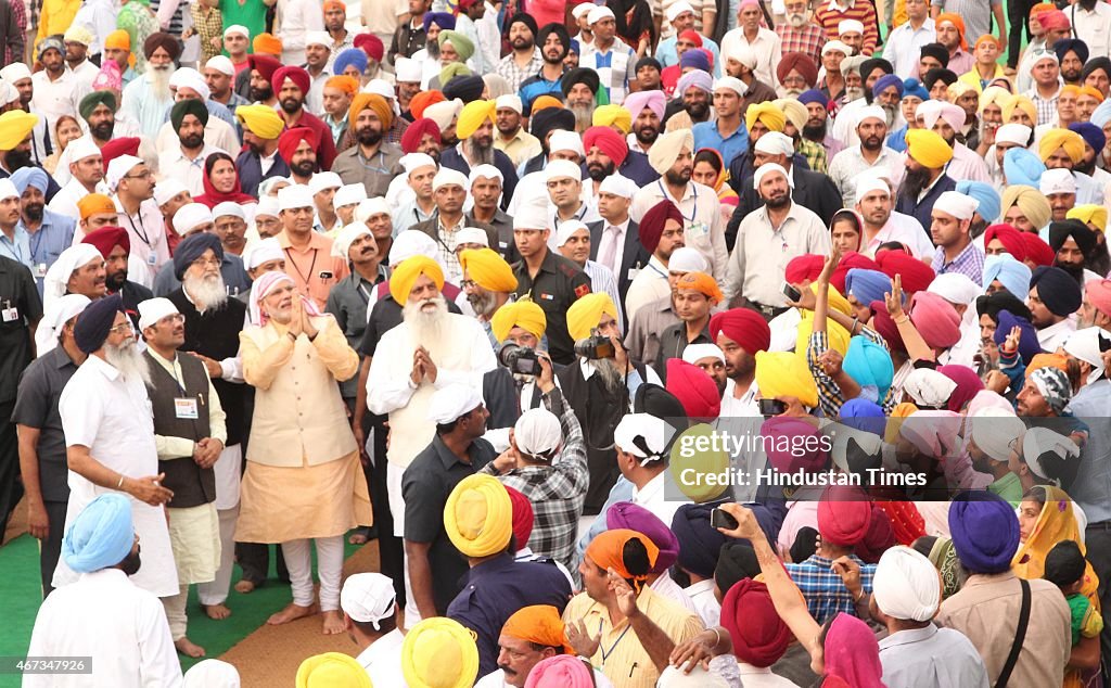 Prime Minister Narendra Modi Pays Obeisance At Golden Temple