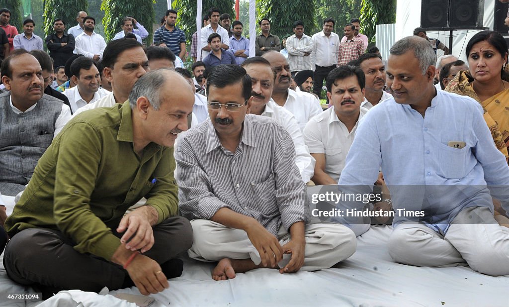 Delhi Chief Minister Arvind Kejriwal Pays Tribute To Freedom Fighters Bhagat Singh, Sukh Dev And Raj Guru On Martyrdom Day