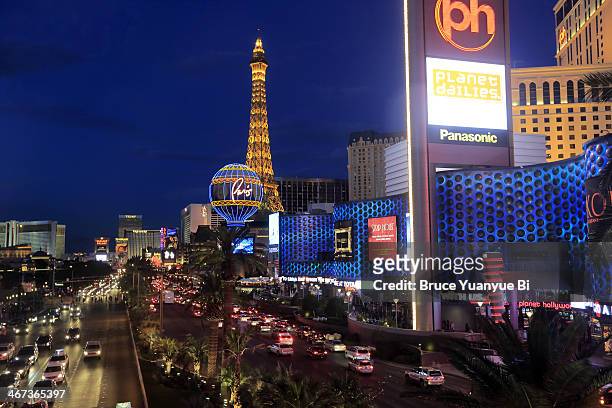 night view of las vegas strip - eiffel tower at night stock pictures, royalty-free photos & images