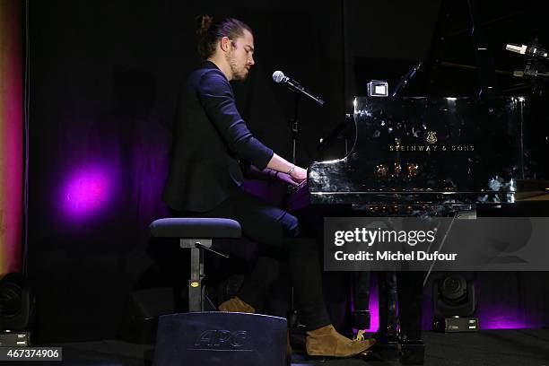 Julien Dore performing attends the 'Sauveteurs Sans Frontiere' : Charity Party In Paris on March 23, 2015 in Paris, France.