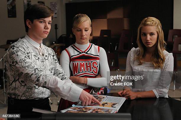 Kurt convinces Brittany , Quinn and the rest of the Glee Club not to have their photos taken for the yearbook in the "Mattress" episode of GLEE...
