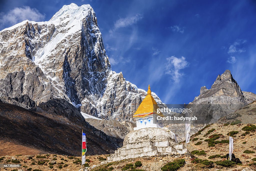 Himalaya's landscape - lonely stupa on the trail to Everest