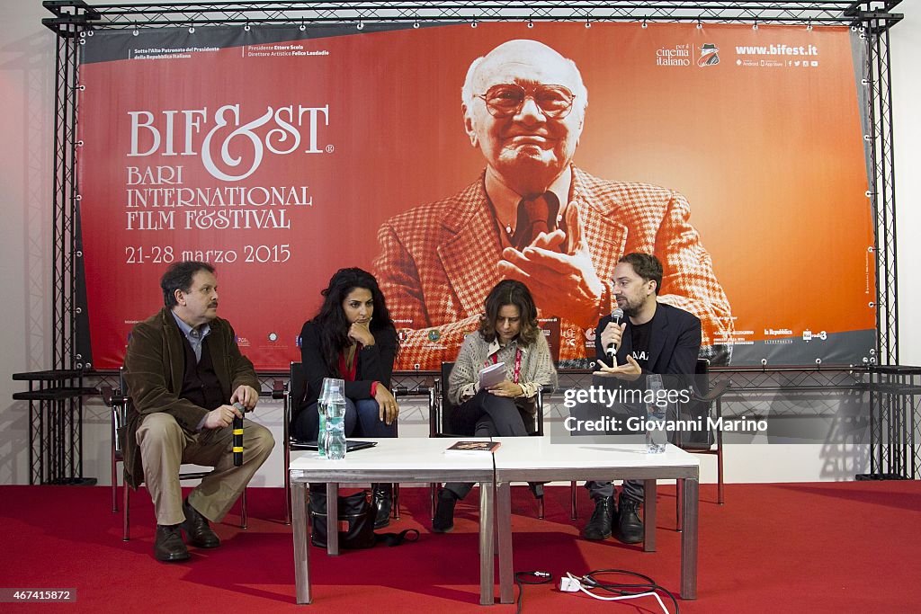 'Discount' Press Conference In Bari