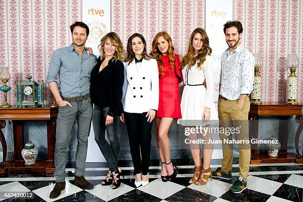 Fernando Andina, Marta Larralde, Celia Freijeiro, Maria Castro, Mariona Tena and Alex Gadea attend the 'Seis Hermanas' photocall during FesTVal...