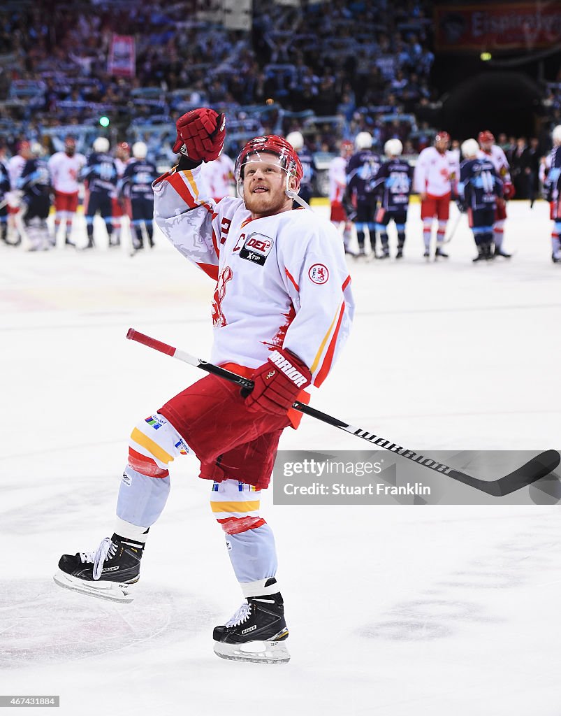 Hamburg Freezers v Duesseldorfer EG - DEL Play-offs Quarter Final Game 7
