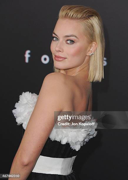 Actress Margot Robbie arrives at the Los Angeles Premiere "Focus" at TCL Chinese Theatre on February 24, 2015 in Hollywood, California.