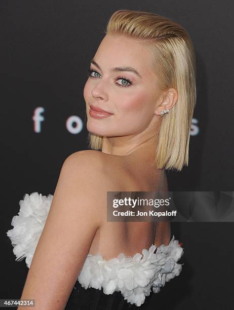 Actress Margot Robbie arrives at the Los Angeles Premiere "Focus" at TCL Chinese Theatre on February 24, 2015 in Hollywood, California.