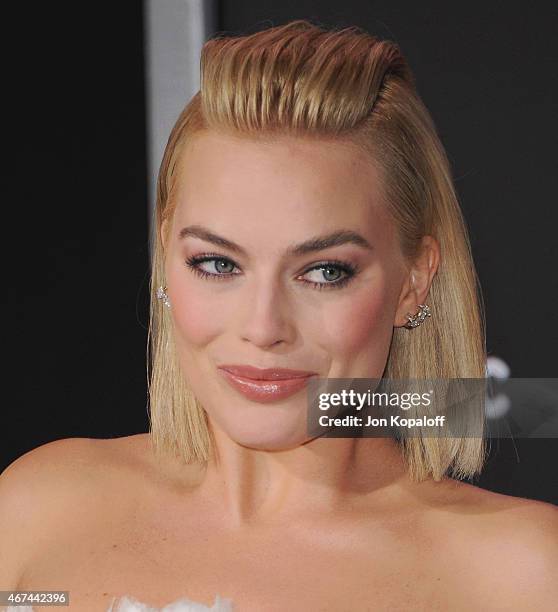 Actress Margot Robbie arrives at the Los Angeles Premiere "Focus" at TCL Chinese Theatre on February 24, 2015 in Hollywood, California.