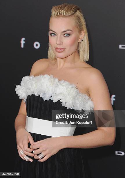 Actress Margot Robbie arrives at the Los Angeles Premiere "Focus" at TCL Chinese Theatre on February 24, 2015 in Hollywood, California.