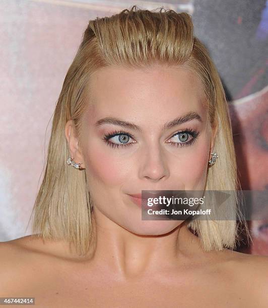 Actress Margot Robbie arrives at the Los Angeles Premiere "Focus" at TCL Chinese Theatre on February 24, 2015 in Hollywood, California.