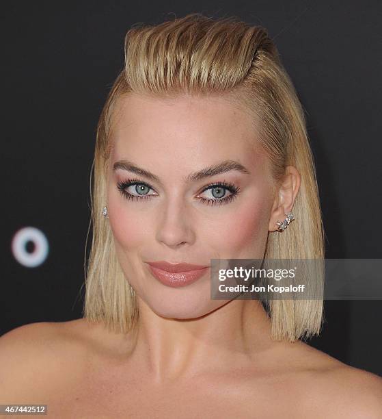 Actress Margot Robbie arrives at the Los Angeles Premiere "Focus" at TCL Chinese Theatre on February 24, 2015 in Hollywood, California.