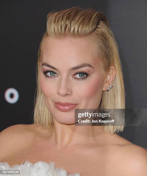 Actress Margot Robbie arrives at the Los Angeles Premiere "Focus" at TCL Chinese Theatre on February 24, 2015 in Hollywood, California.