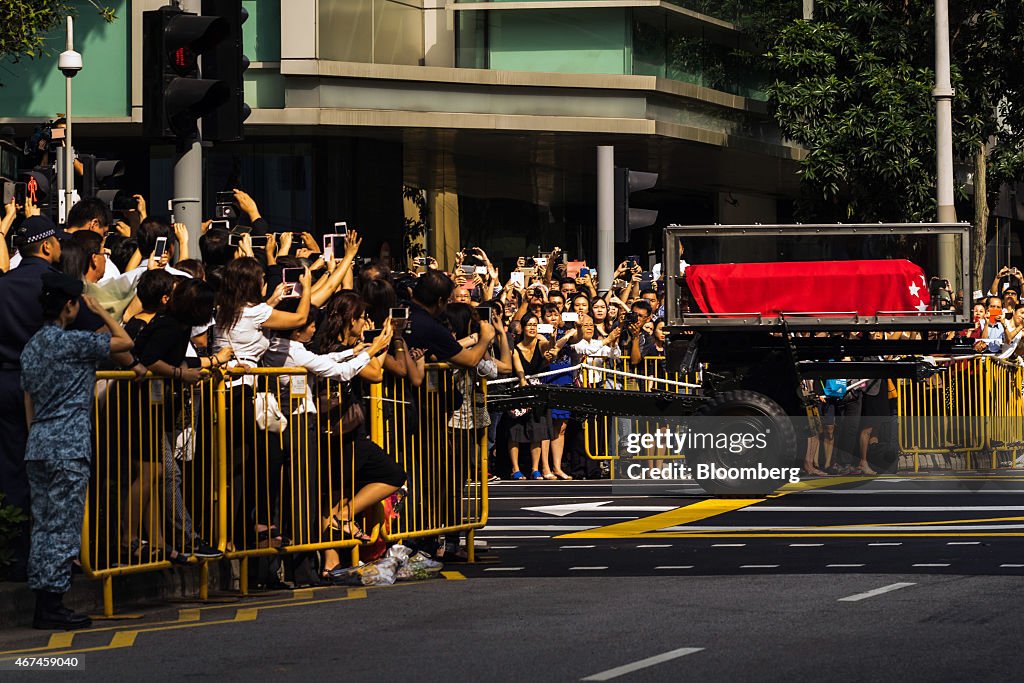 Reactions On the Street As Singapore's First Prime Minister Lee Kuan Yew's Body Is Moved To Parliament House