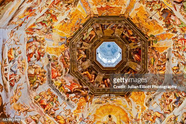 the interior of florence cathedral in italy. - filippo brunelleschi foto e immagini stock