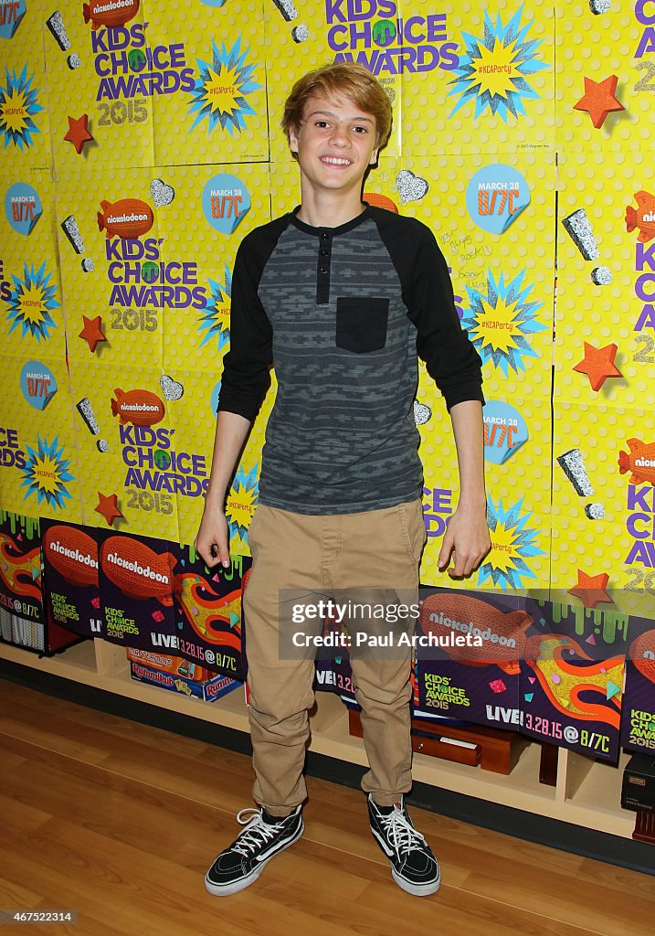 Nickelodeon Talent Bring Kids Choice Awards Experience To Children's Hospital Los Angeles