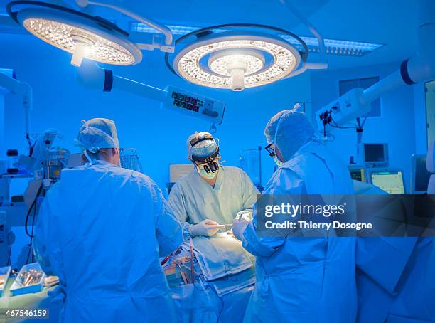 surgeons performing open heart surgery - operationssal bildbanksfoton och bilder