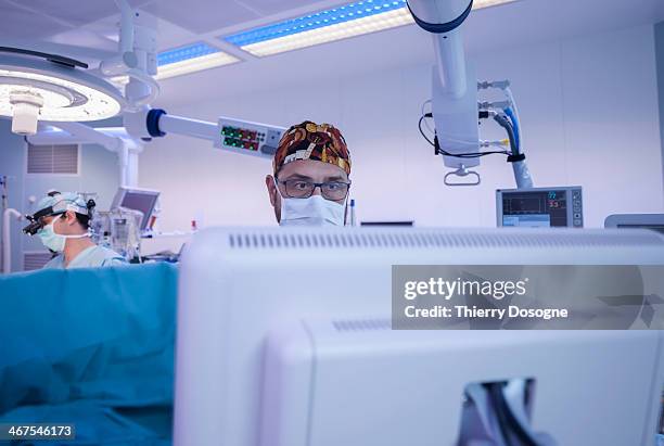 anesthetist looking parameters on monitor - heart surgery stock pictures, royalty-free photos & images