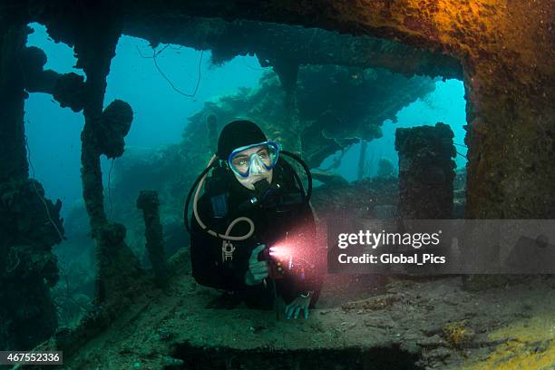 ii guerra mundial japonés acorazado exploración - buceo con equipo fotografías e imágenes de stock