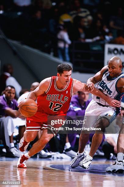 Matt Maloney of the Chicago Bulls moves the ball during the game against the Charlotte Hornets on March 5, 2000 at Charlotte Coliseum in Charlotte,...