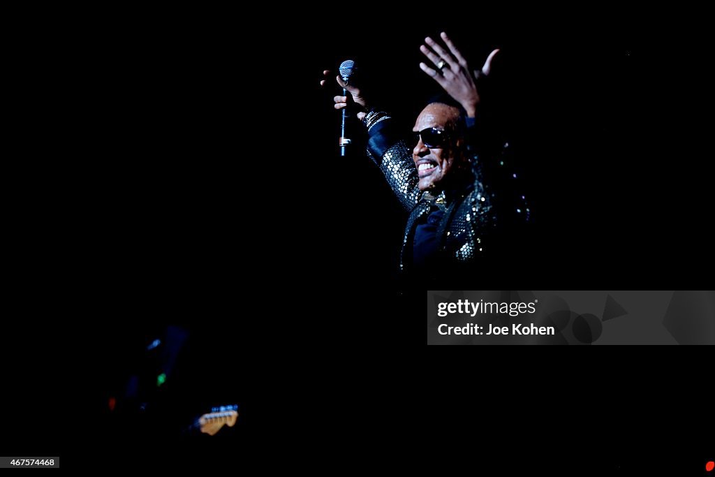 Charlie Wilson And KEM Performs At The Nokia Theatre L.A. Live