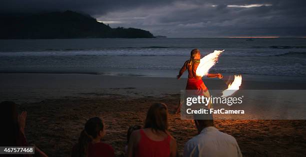 traditional hawaiian dance - fat guy on beach stockfoto's en -beelden