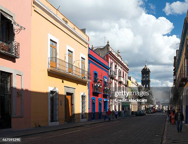 street, à puebla, au mexique - ville de puebla photos et images de collection