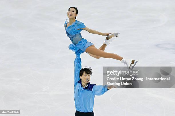Qing Pang and Jian Tong of China perform during the Pairs Free Skating on day two of the 2015 ISU World Figure Skating Championships at Shanghai...
